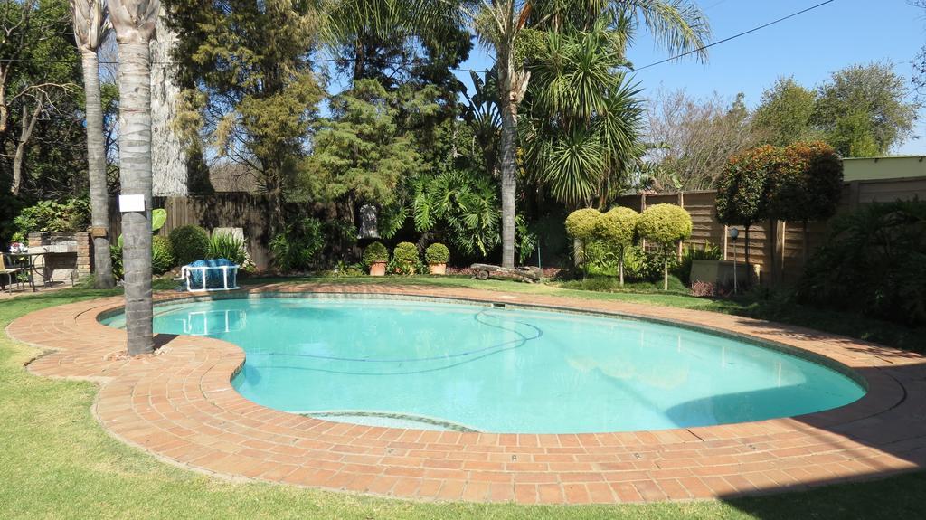 Ciara Guesthouse Pretoria-Noord Extérieur photo