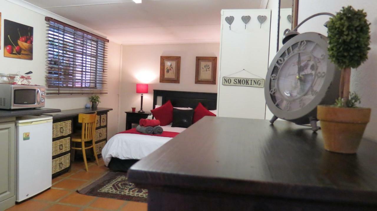 Ciara Guesthouse Pretoria-Noord Extérieur photo