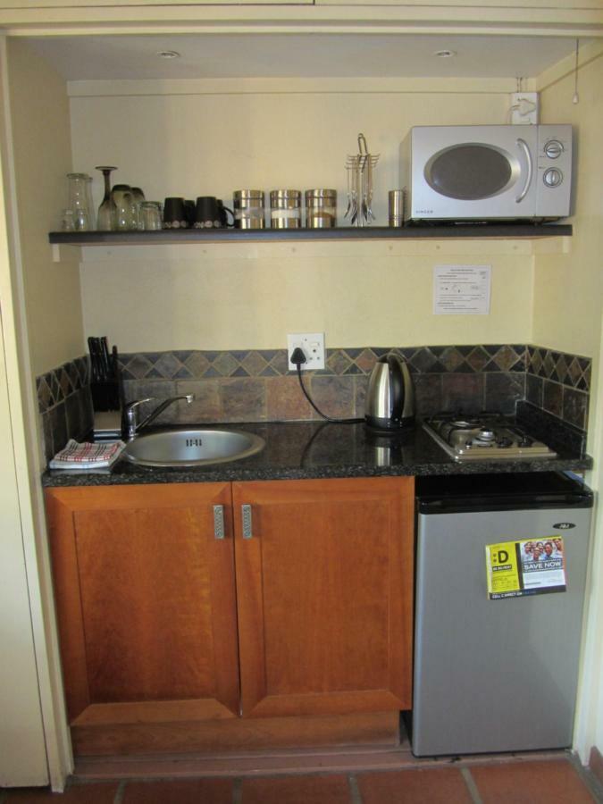 Ciara Guesthouse Pretoria-Noord Extérieur photo